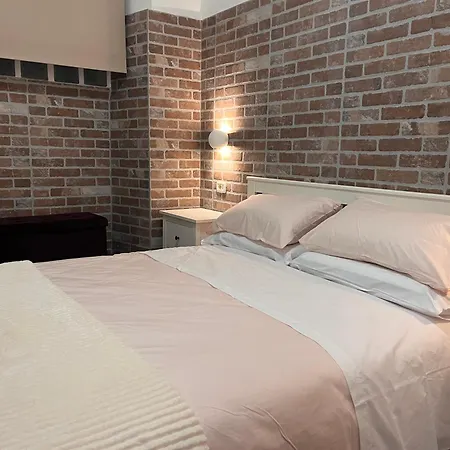 Casina Dacia * Rome